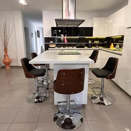 Hjs Plaza I * Las Palmas de Gran Canaria