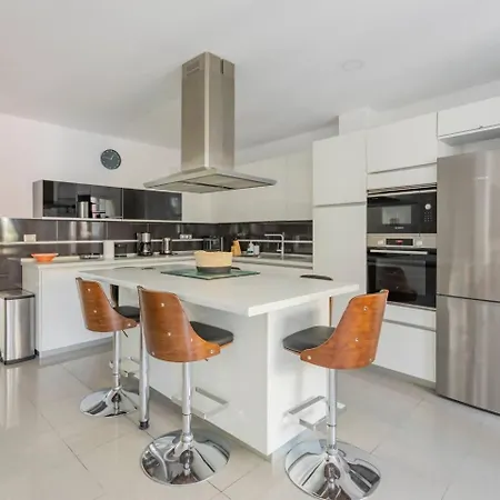 Apartament Hjs Plaza I