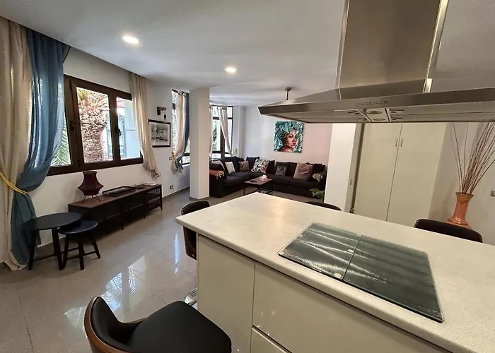 Hjs Plaza I Διαμέρισμα *