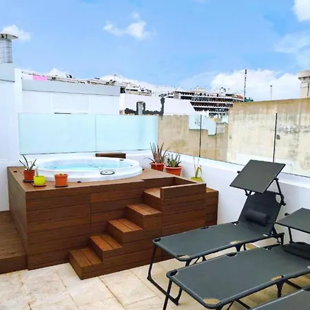 Hjs - The Majestic Loft Apartment